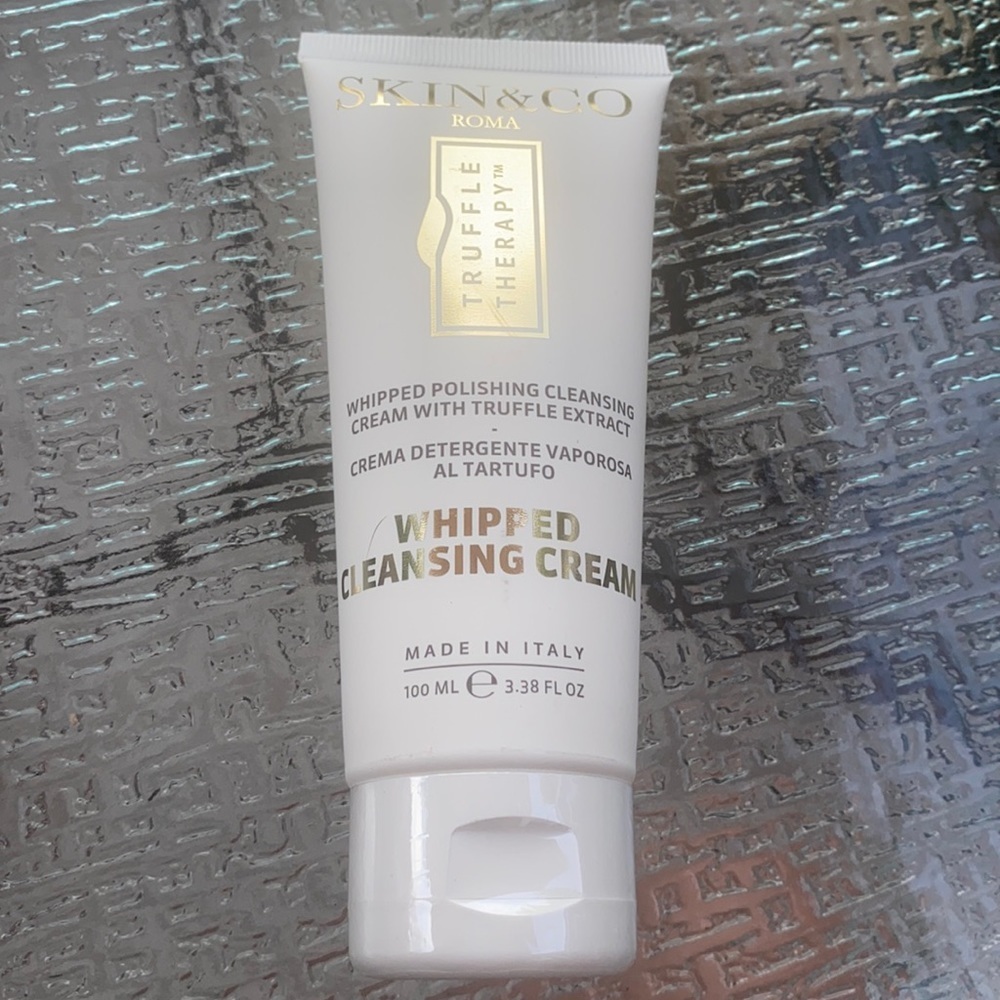 Truffle therapy whipped cleansing cream